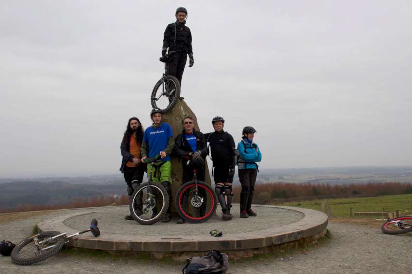 Dont stand on the monument-850